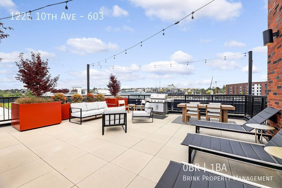 Live at The Woodworth - Classic & Cool Living in Capitol Hill property image