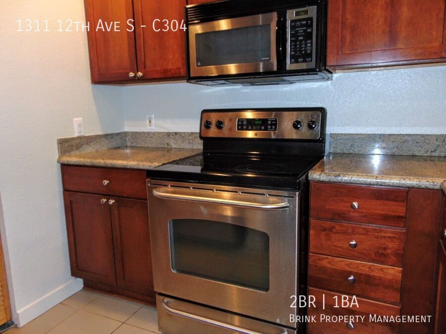 2 Bedroom/1 Bath Luxury Beacon Hill Condo, Perfect Location!! property image