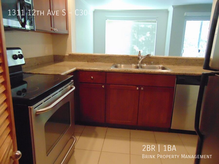 2 Bedroom/1 Bath Luxury Beacon Hill Condo, Perfect Location!! property image