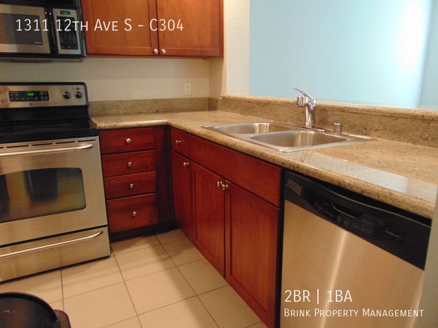 2 Bedroom/1 Bath Luxury Beacon Hill Condo, Perfect Location!! property image