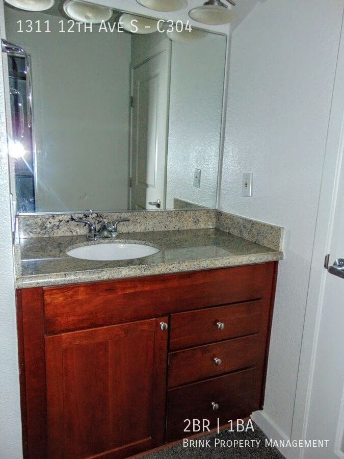 2 Bedroom/1 Bath Luxury Beacon Hill Condo, Perfect Location!! property image