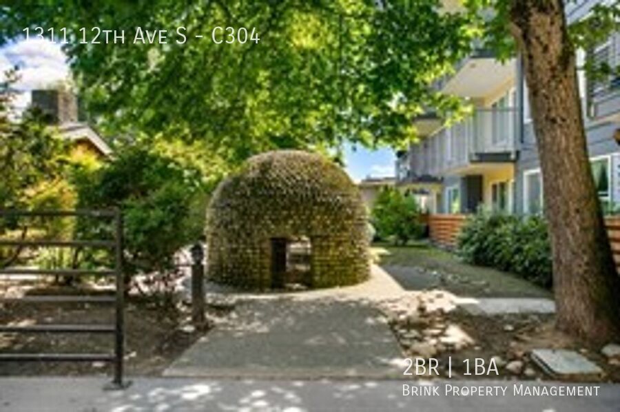 2 Bedroom/1 Bath Luxury Beacon Hill Condo, Perfect Location!! property image