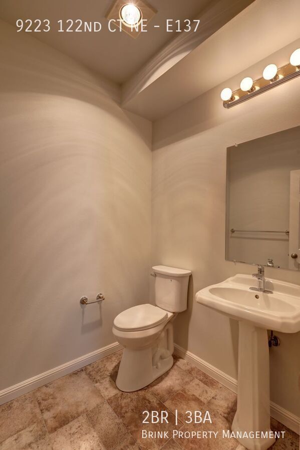 Luxury 2BR 2.5BA Townhouse Style Condo @ Lochshire on Forbes Creek property image