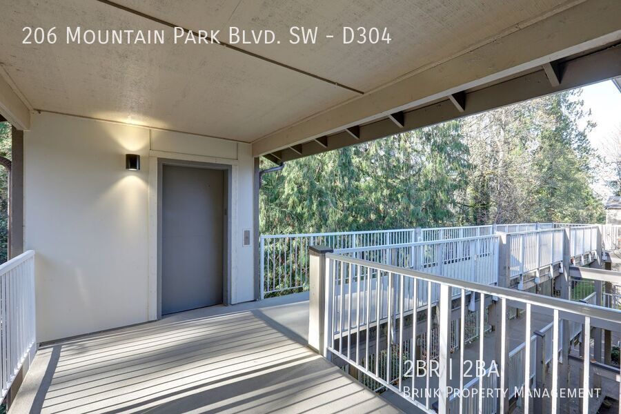 Spacious 2bd + DEN, 1.75ba Condo available in the heart of Issaquah! property image