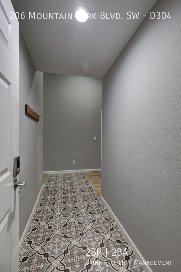 Spacious 2bd + DEN, 1.75ba Condo available in the heart of Issaquah! property image