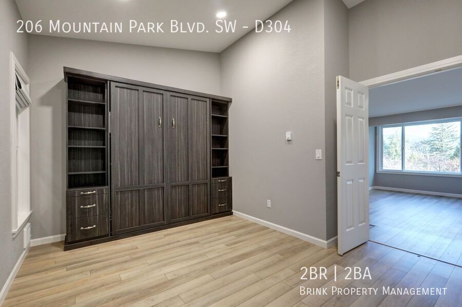 Spacious 2bd + DEN, 1.75ba Condo available in the heart of Issaquah! property image