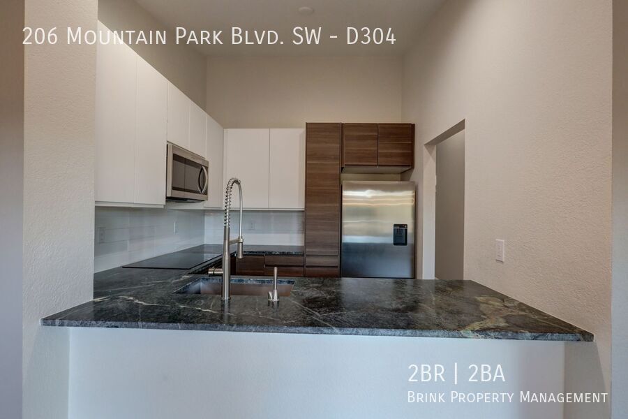 Spacious 2bd + DEN, 1.75ba Condo available in the heart of Issaquah! property image