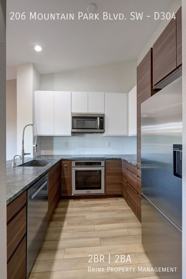 Spacious 2bd + DEN, 1.75ba Condo available in the heart of Issaquah! property image