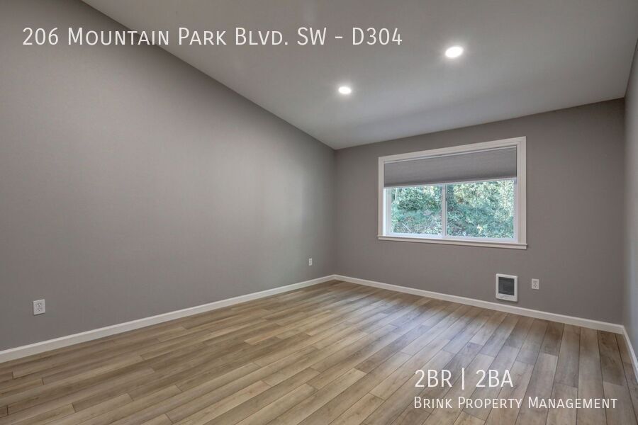 Spacious 2bd + DEN, 1.75ba Condo available in the heart of Issaquah! property image