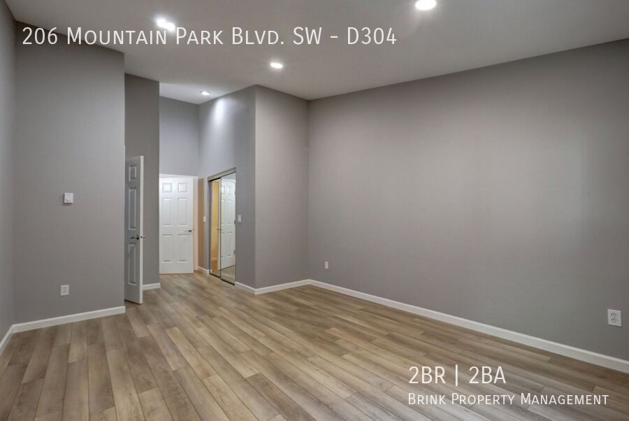 Spacious 2bd + DEN, 1.75ba Condo available in the heart of Issaquah! property image