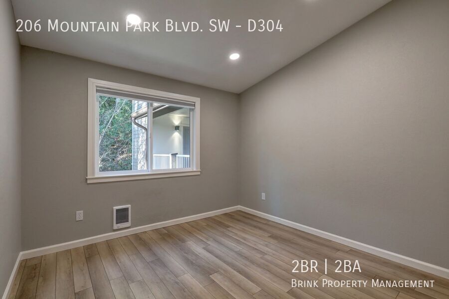 Spacious 2bd + DEN, 1.75ba Condo available in the heart of Issaquah! property image