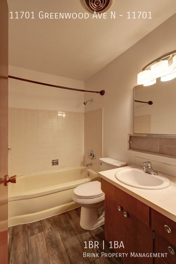 6 Weeks Free Rent Move In Special!! Charming 1 Bed Unit Bitter Lake Neighborhood! property image