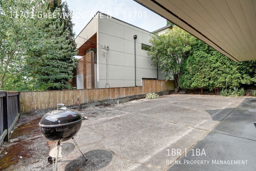 6 Weeks Free Rent Move In Special!! Charming 1 Bed Unit Bitter Lake Neighborhood! property image