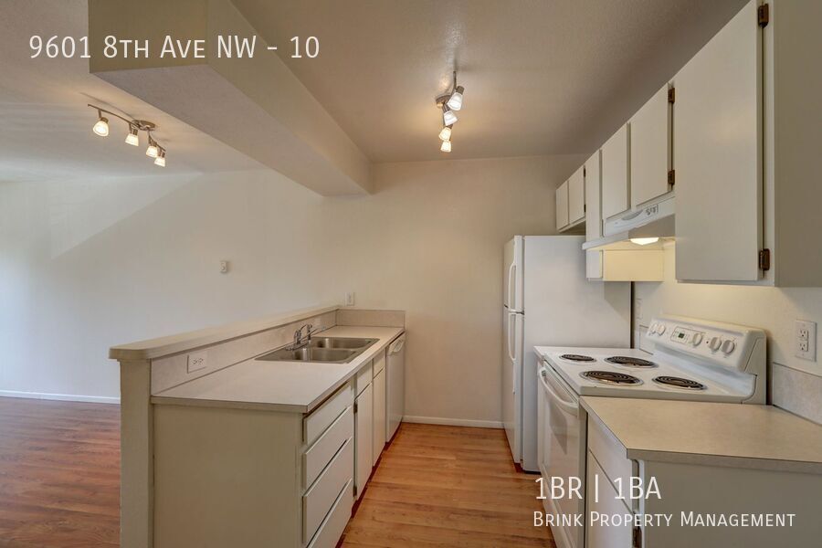 Bright top-floor corner unit in Crown Hill!! property image