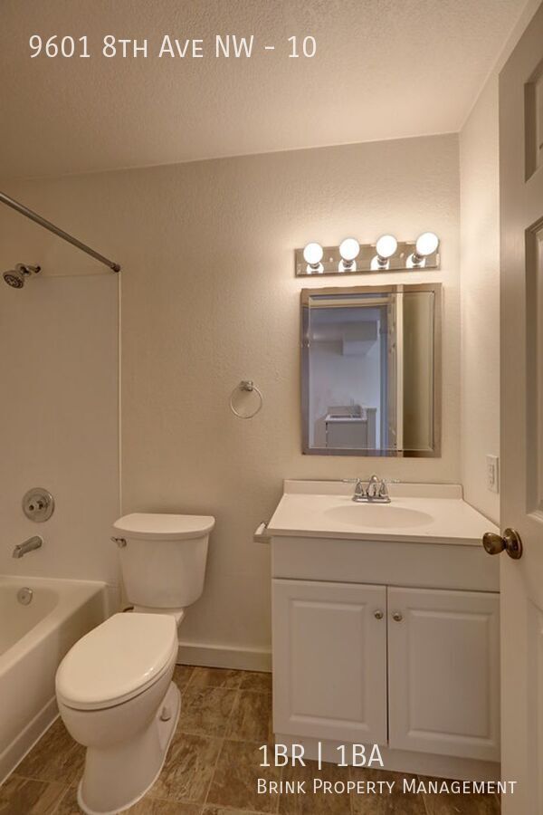 Bright top-floor corner unit in Crown Hill!! property image