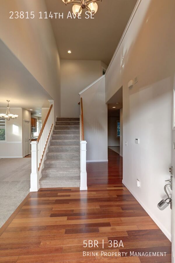 Well Maintained House Tucked Away on Dead-End Street Available! property image