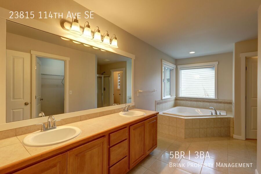 Well Maintained House Tucked Away on Dead-End Street Available! property image