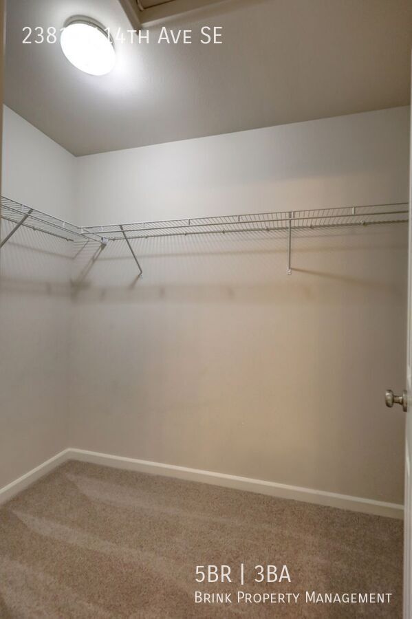 Well Maintained House Tucked Away on Dead-End Street Available! property image