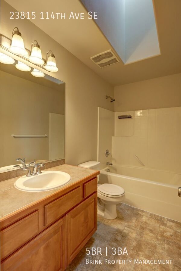 Well Maintained House Tucked Away on Dead-End Street Available! property image