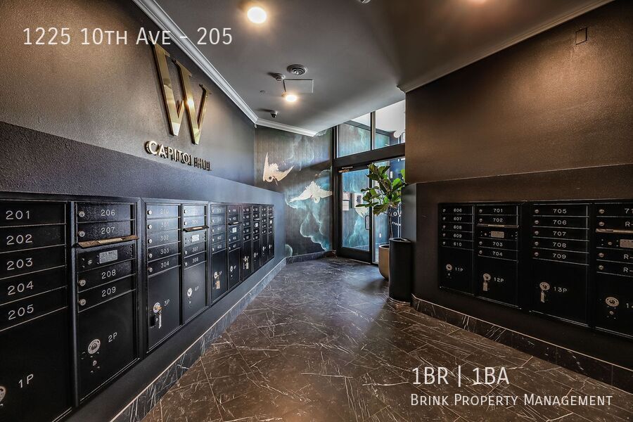 Live at The Woodworth - Classic & Cool Living in Capitol Hill property image