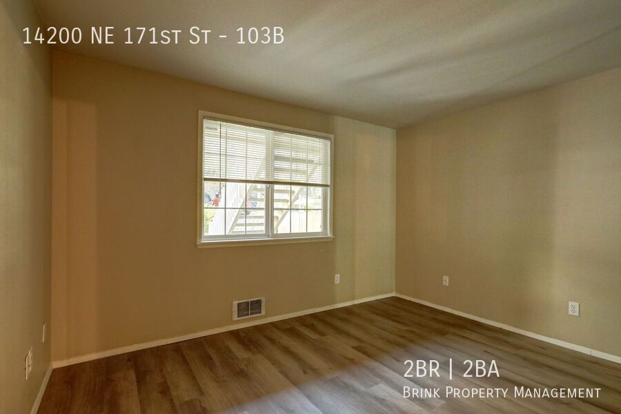 2 Bedroom Ground Floor Condo in the Heart of Woodinville! property image