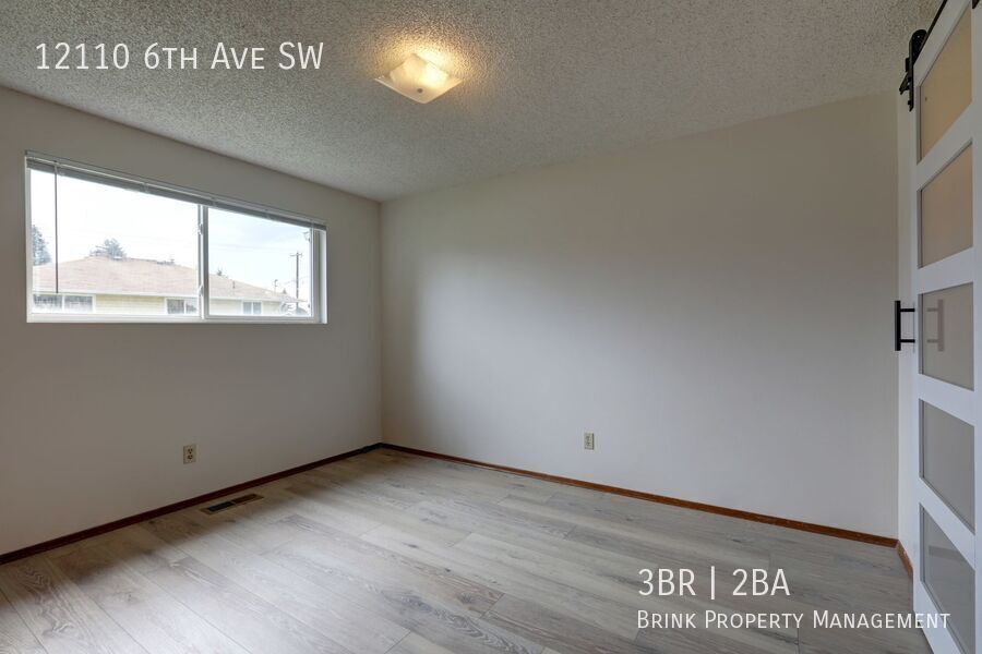Beautiful, Remodeled Burien Rambler Available Now! 3 Bedrooms Plus Den! property image