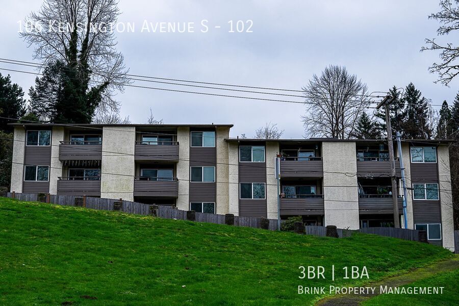 Great Remodeled 3 Bedroom Apartment Home - Convenient Location property image