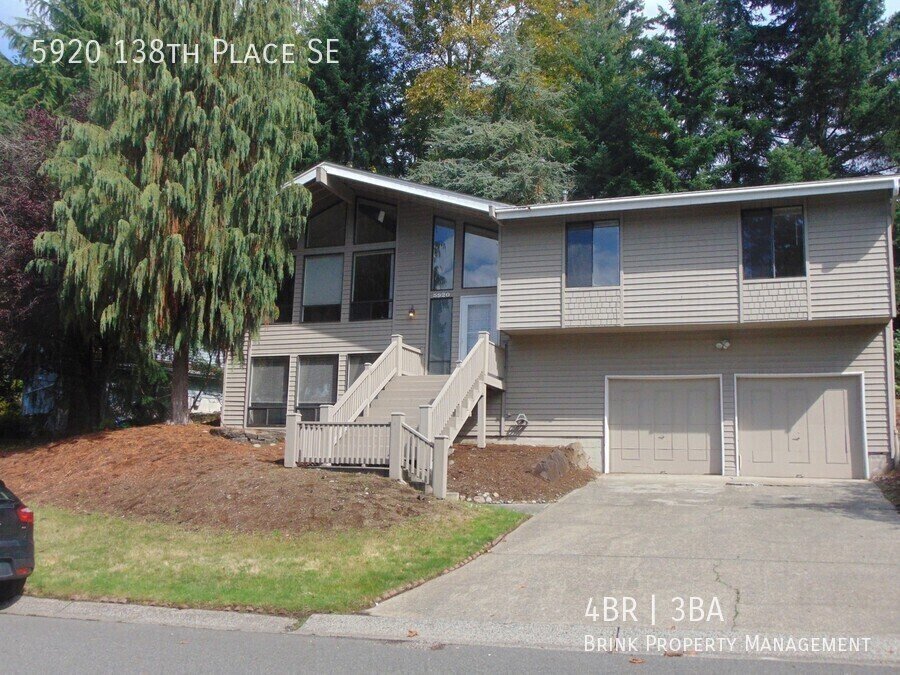 Great 4BR 2.5BA Split Entry Home in Quiet Forest Park Neighborhood property image