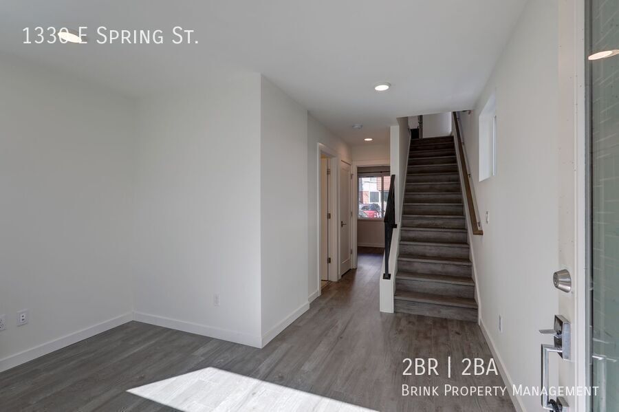 Stylish Capitol Hill Townhouse Living | 2 Bed + Den + Rooftop property image