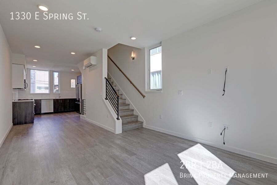 Stylish Capitol Hill Townhouse Living | 2 Bed + Den + Rooftop property image