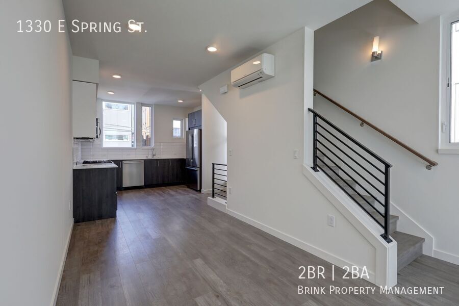 Stylish Capitol Hill Townhouse Living | 2 Bed + Den + Rooftop property image