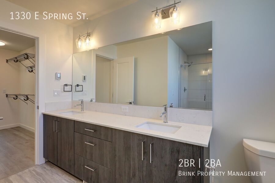 Stylish Capitol Hill Townhouse Living | 2 Bed + Den + Rooftop property image