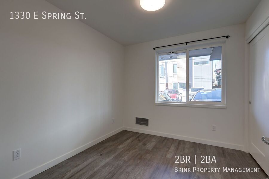 Stylish Capitol Hill Townhouse Living | 2 Bed + Den + Rooftop property image