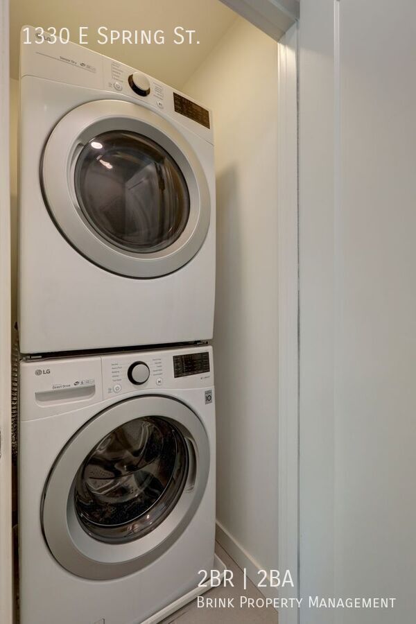 Stylish Capitol Hill Townhouse Living | 2 Bed + Den + Rooftop property image