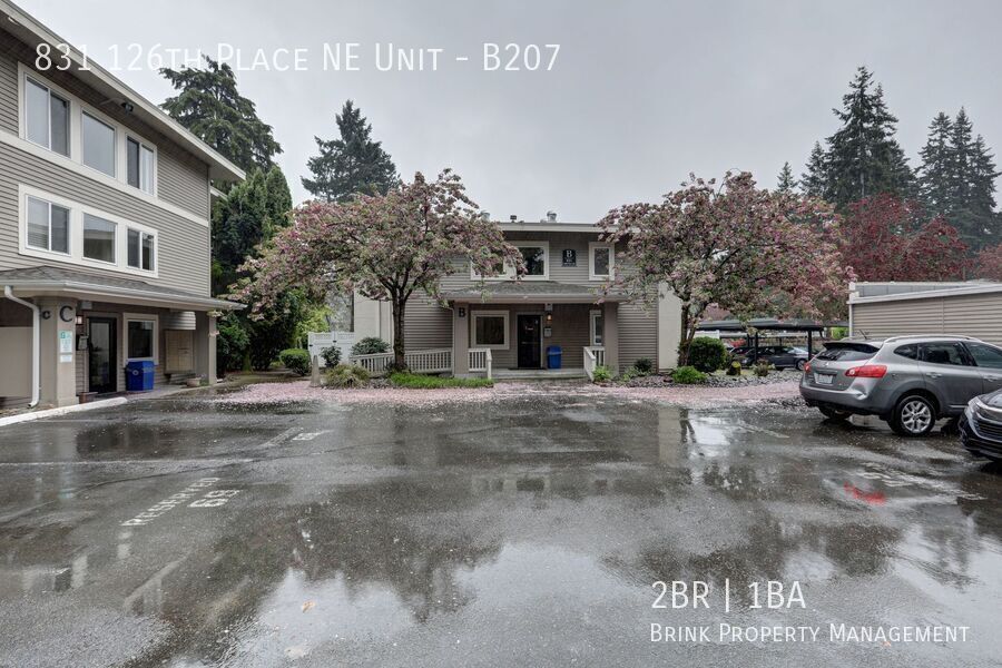 Prime Bellevue Location | 2 Bed Condo + Garage + Pool property image