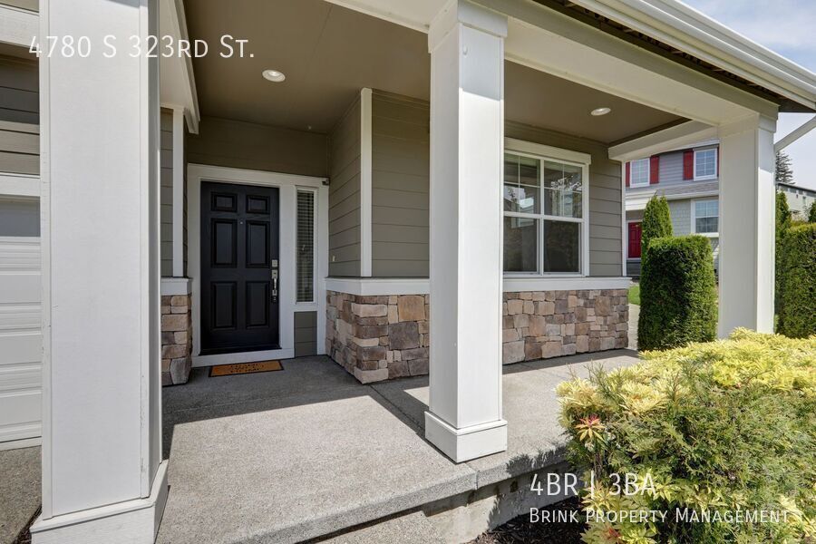 4 Bedroom Home with Open Den, Living & Family Rooms – Space for Everyone property image