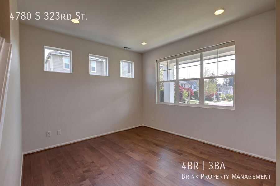 4 Bedroom Home with Open Den, Living & Family Rooms – Space for Everyone property image