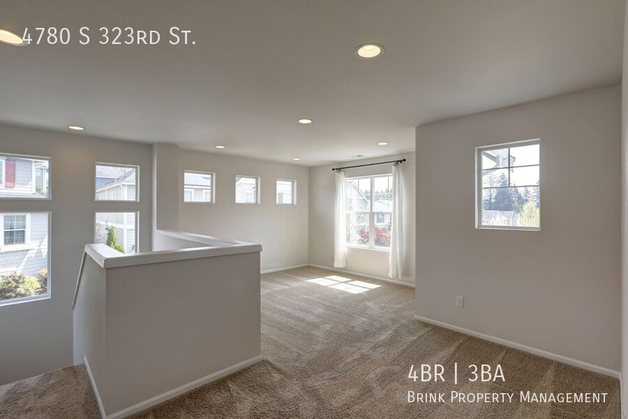 4 Bedroom Home with Open Den, Living & Family Rooms – Space for Everyone property image