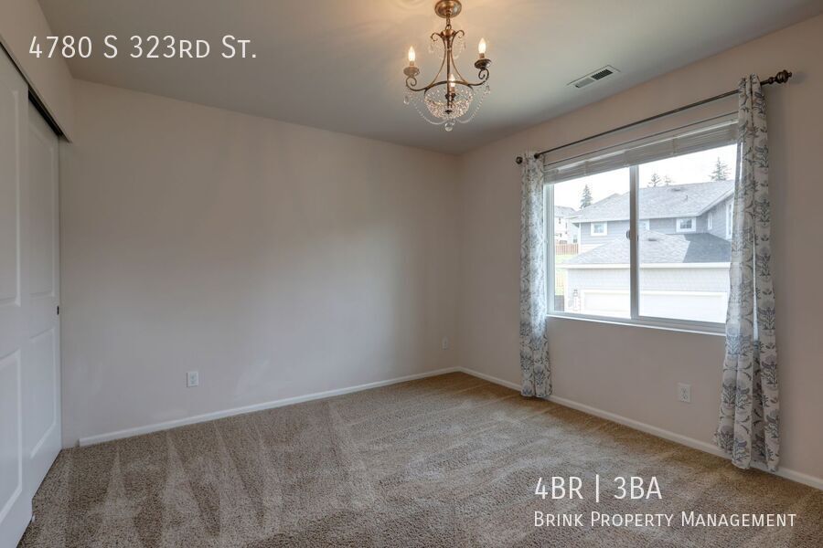 4 Bedroom Home with Open Den, Living & Family Rooms – Space for Everyone property image