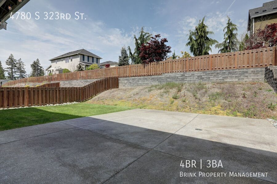 4 Bedroom Home with Open Den, Living & Family Rooms – Space for Everyone property image