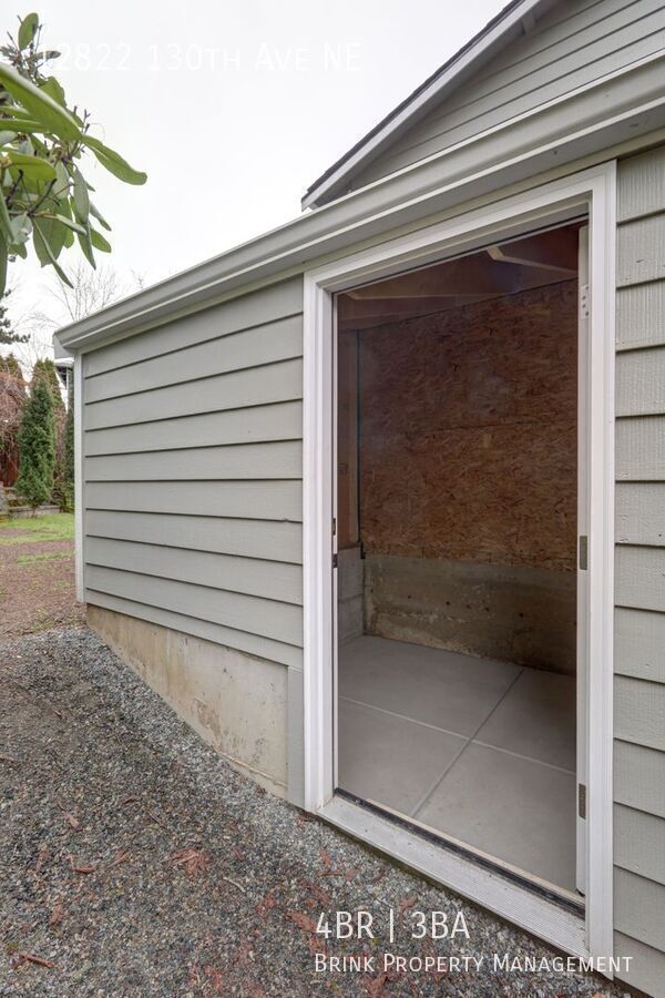 Kirkland Home w/4bd, 3ba & Large Backyard! property image