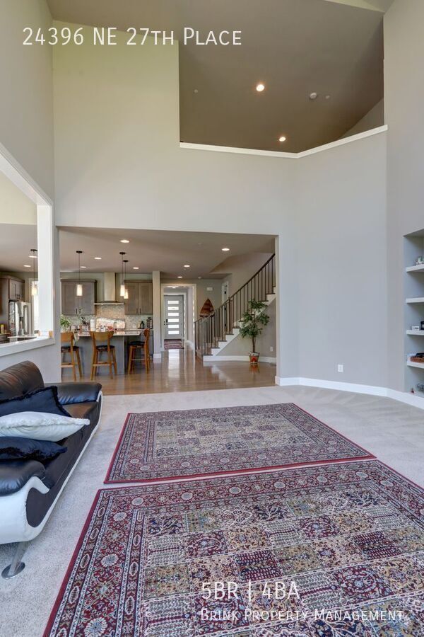 Stunning 5-Bedroom Sammamish Home with Main-Level Guest Suite property image