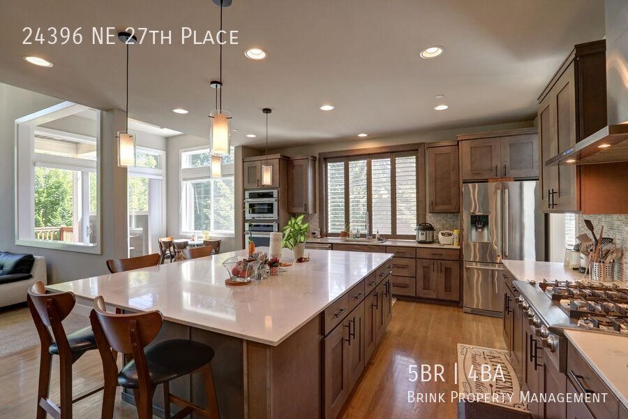 Stunning 5-Bedroom Sammamish Home with Main-Level Guest Suite property image
