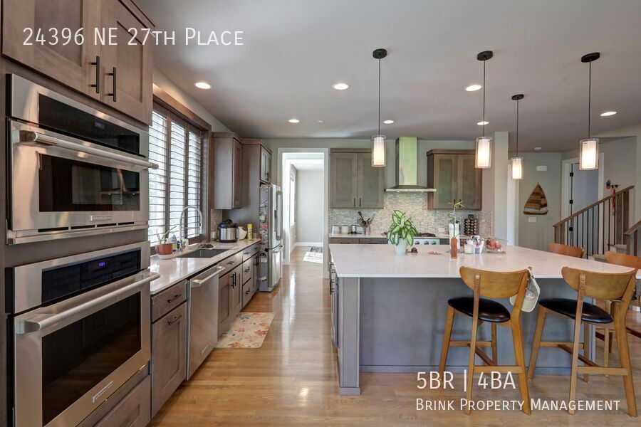 Stunning 5-Bedroom Sammamish Home with Main-Level Guest Suite property image