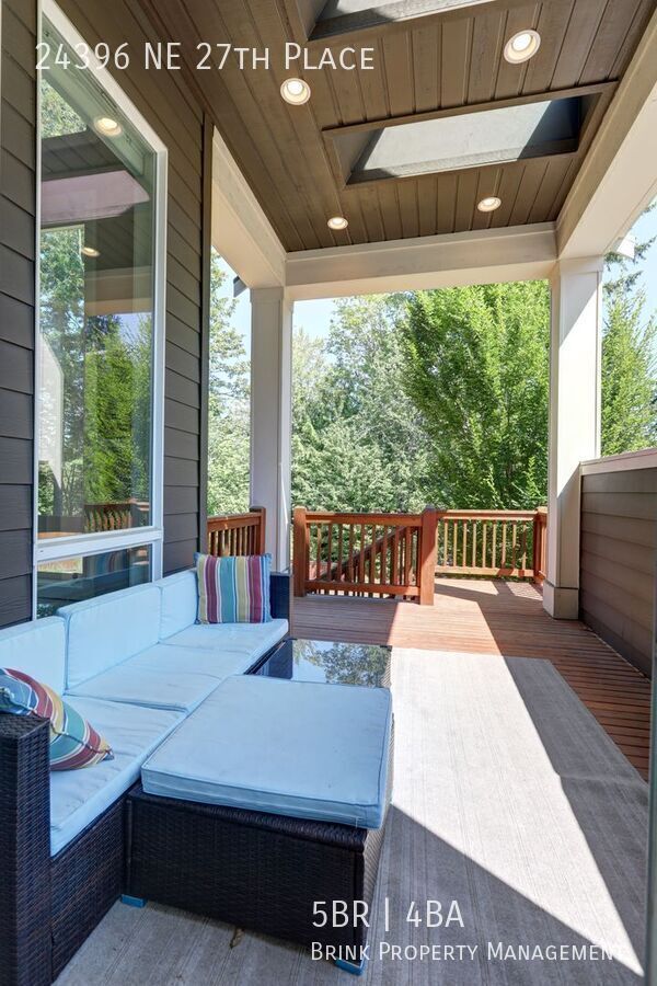 Stunning 5-Bedroom Sammamish Home with Main-Level Guest Suite property image