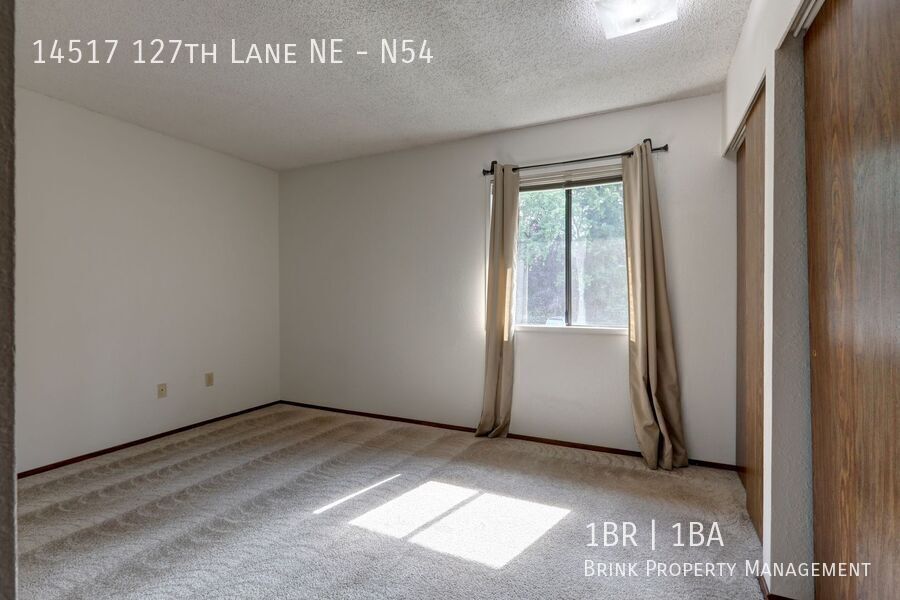 Clean Top Floor 1BR 1BA Condo with Wood Burning Fireplace property image