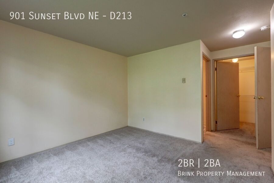 Beautiful 2 Bedroom/2 Bath Renton Condo, Great Location, W/S/G included!! property image