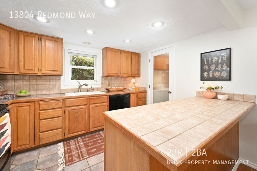 Cozy 2-bedroom 2 bath house in Redmond- Offering a 6-month lease. property image