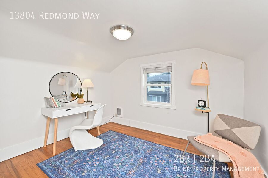 Cozy 2-bedroom 2 bath house in Redmond- Offering a 6-month lease. property image
