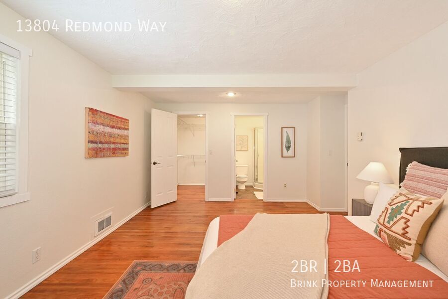 Cozy 2-bedroom 2 bath house in Redmond- Offering a 6-month lease. property image